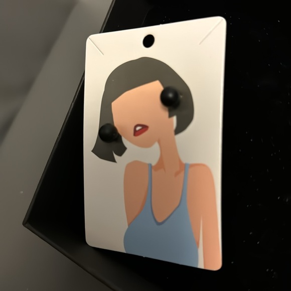 Great Deal Gorgeous Earrings - Picture 2 of 4